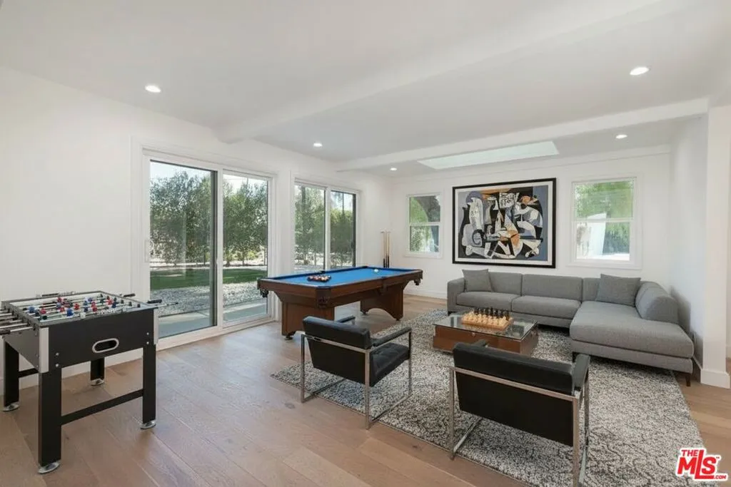 23201 Oxnard Street, Woodland Hills, California 91367 home-pic-20